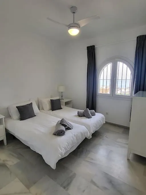 מנילבה Luxury 4 Bed Townhouse Duquesa With Breathtaking Views Close To Port And Beach דירה
