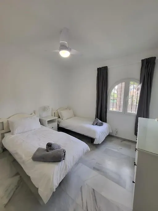 מנילבה Luxury 4 Bed Townhouse Duquesa With Breathtaking Views Close To Port And Beach דירה