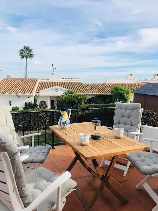 דירה מנילבה Luxury 4 Bed Townhouse Duquesa With Breathtaking Views Close To Port And Beach ספרד
