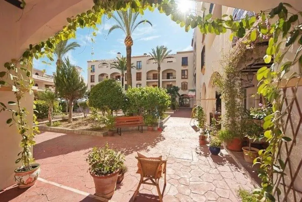 דירה מנילבה Luxury 4 Bed Townhouse Duquesa With Breathtaking Views Close To Port And Beach