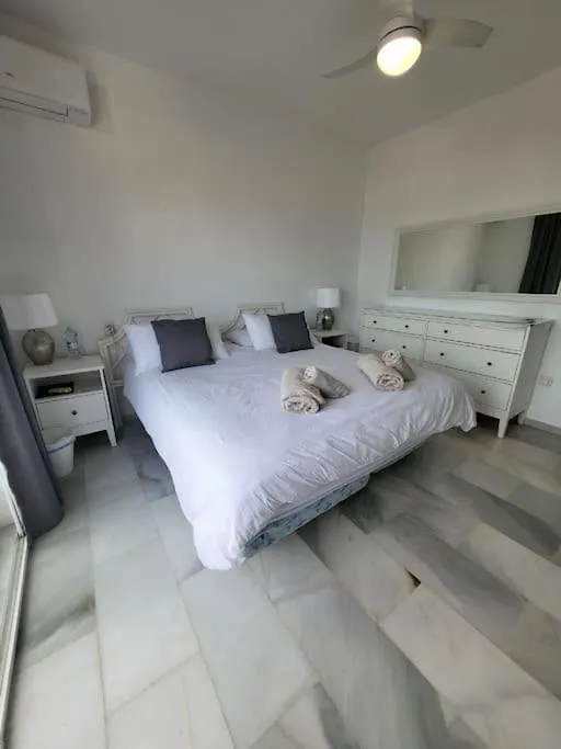 דירה מנילבה Luxury 4 Bed Townhouse Duquesa With Breathtaking Views Close To Port And Beach