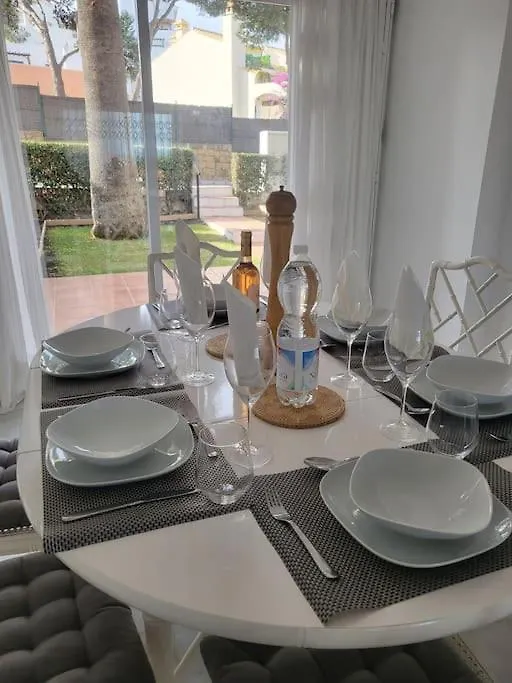 מנילבה Luxury 4 Bed Townhouse Duquesa With Breathtaking Views Close To Port And Beach