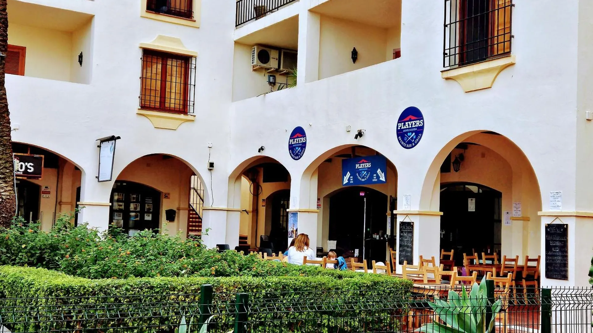 דירה מנילבה Luxury 4 Bed Townhouse Duquesa With Breathtaking Views Close To Port And Beach ספרד